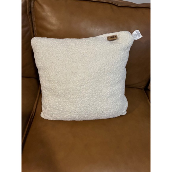 UGG Sherpa Throw Pillow White Daisy Flower Applique Square Plush Accent - Picture 3 of 6